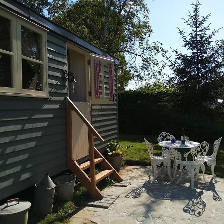 The English Shepherds Hut @ Les Aulnaies Echauffour Eksteriør billede
