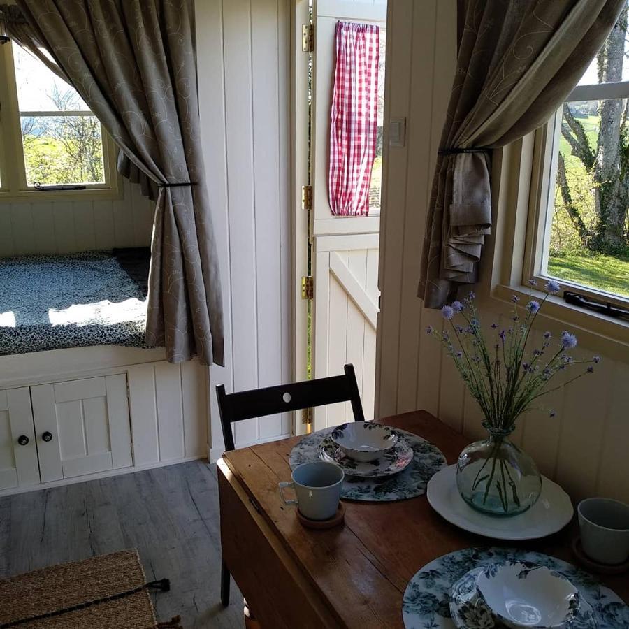 The English Shepherds Hut @ Les Aulnaies Echauffour Eksteriør billede